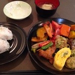 Satsumaimo - ご飯を食べなくても惣菜だけでお腹いっぱいになれる。