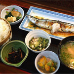 Yanagi Zushi - 秋刀魚がメインで小鉢はやはり4つ！(^｡^)