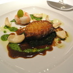 ラ・トルテュ - エゾアワビと赤座海老のソテー、アワビの肝とマデラ酒のソース