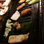 Yakiniku Horumon No Mise Tsunechan - 炭ではなくコンロ。これも乙です。