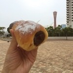 パンやきどころ RIKI - 朝ごはん。チョココロネをお気に入りの公園で(^_^)