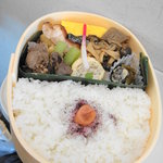 富陽軒 新富士駅構内売店 - 地味な醤油色