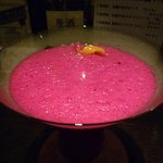 ザ バー ナノ フェムト - ドラゴンフルーツのカクテルのアップ