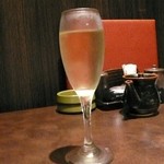 炭火焼鳥 Arata - ワインも飲み放題。