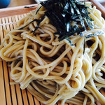 山のそば屋 須川 - 実際もっと黄色い