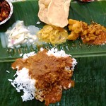 Restoran Saravanna - バナナリーフに盛ってくれます。