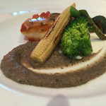 真鯛のポワレ　焼き茄子のタプナード　アサリのエッセンス