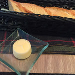 バターがベンツのエンブレム