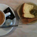 アペリオ - ランチのデザート（シフォンケーキのキーウイソース）とコーヒー