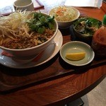 A&P with terrace - エスニック感無しのなんちゃってタイ料理