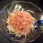 若園 - オニオンそば- 
サラダ風でさっぱり美味しい！オススメです！