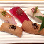 たつみ寿司 - 彩り御膳に付いているお寿司、醤油いらずの素敵なトッピング