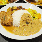 アーユルヴェーダ・カフェ ディデアン - 10/4のディラーニさんのカレー(1000円) パリップ、手羽元のカレー、さつまいものカレー、ナスのモージュ、キャベツのカレー(甘口)、サンバライス