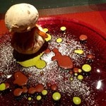 エクアトゥール - 栗のモンブランとピスタチオのアイスアイスクリーム温かいモンブランにアイスが解けます。