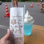 小麦畑と青い池 - 【2015年08月】「じゃが畑のチュロス」と「青い池サイダーフロート」です。