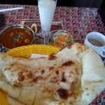 インド・ネパールカレー DEVI - ナンはとにかくデカくて甘くておいしい。