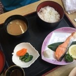 Uosei Kisuya - 焼塩鮭290円
                        御飯セット380円
