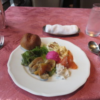 Russian Restaurant ROGOVSKI 銀座 - 前菜とパン
