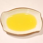 レスアルカーナ - ランチコースB 1512円 のオリーブオイル