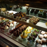 パティスリー カーヴァンソン - ショーケースの中には美味しそうなケーキがたくさん☆