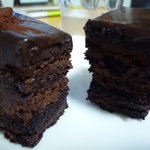 パティスリー カーヴァンソン - アメール80％の断面。クリームとスポンジが6層に重なっています☆