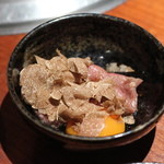 よろにく - ザブトンに贅沢にシロトリュフを沢山かけて