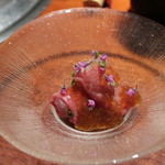 よろにく - タンの昆布しめ、ボタンエビに巻く