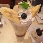 バナナキャラメルのパフェ★
          バナナ何本分ー⁈ってくらいバナナたっぷり！
          キャラメルが濃厚でバナナとよく合いますがかなり重めです。笑