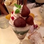 マロンのパフェ★
          栗がたっぷりー！！
          抹茶のグラニテがオシャレ！