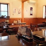 そば処 一庵 - 入口右側のテーブル席と小上がり席（H27.10.9撮影）