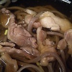 そば処 一庵 - 一庵そば￥750の肉そばのたれに蕎麦を入れて。ババ鶏肉も充分の量が（H27.10.9撮影）