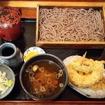 そば処 一庵 - 一庵そば（下足天付）￥750。冷たい肉そばのタレともりそばのタレ付き（H27.10.9撮影）