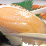 Nishimachi Miyama - にぎり寿司つばき　７９８円＋消費税８％　炙りサーモンのアップ　【　２０１５年１０月　】