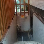 Taketomiya - 「竹富屋」の入口は地下