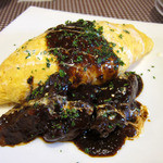 カフェレストラン ホット・ベリー - 牛肉の赤ワイン煮添えオムライス
