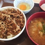 すき家 - 牛丼玉子セット＋豚汁