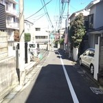 Shijimi - 店の前の路地