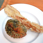 山越うどん - ちくわ天とじゃがいも天