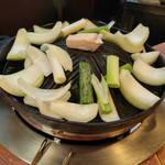 成吉思汗だるま - 2 野菜から焼きます