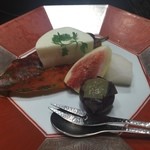 香水亭 - 甘味〜2色羹、幸水、いちじく、ピオーネ