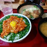 Tsukiji Shokudou Genchan - えんがわユッケ丼　920円