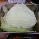 やまと屋 - □キャベツ□　これの使い方が分かりませんでした…。だから手掴みでソースを浸けて食べました。