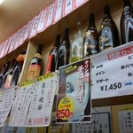 やまと屋 - □メニュー□　両サイドの壁には沢山のメニューが!