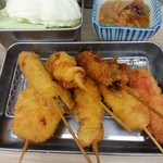 やまと屋 本店 - □ししゃも/いか下足　50円(内税)・牛/れんこん/うずら卵/紅生姜/サーモン　100円(内税)□順不同。襲撃プライス!