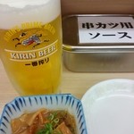 やまと屋 本店 - □ビール　450円(内税)/どて焼き　300円(内税)□　どて焼き最高!　生ビール2杯飲むと3杯目はタダになります!