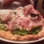 Supernova - ビアンカネーヴェ　[モッツァレラ、ルーコラ、生ハム、グラナパダーノ]　