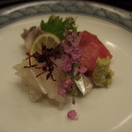 田ざわ - お造り　地元産マグロ　ヒラメ　地元産の軽く炙ったサバ