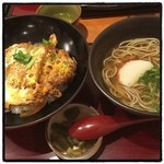 Kyousai - カツ丼セット。
                        ざる蕎麦のツユが醤油っぽすぎ。
                        まぁ駅ビルの蕎麦屋はこんなもんか。
                        サービスは今ひとつ。
                        