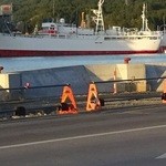 湾内には大型船が何隻も