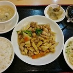 逸品蘭苑 - 鶏肉とカシューナッツ炒め定食　700円